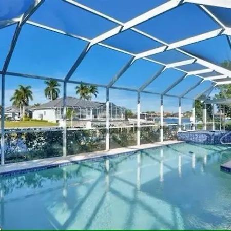 Short Walk To Beach Access I Waterfront 3 Bed Home